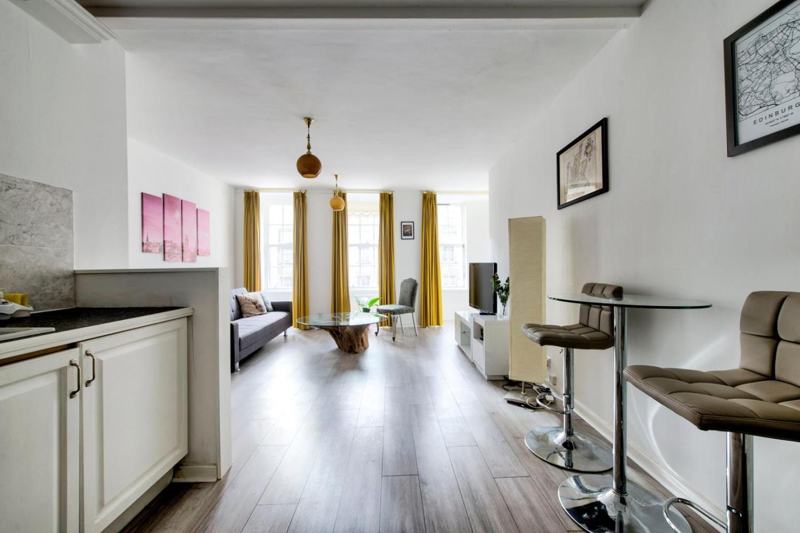 Appartamento Guestready - Bright & Airy 1Br Flat In Center Edimburgo Esterno foto