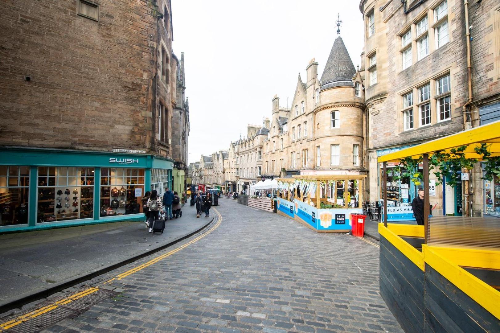 Appartamento Guestready - Bright & Airy 1Br Flat In Center Edimburgo Esterno foto