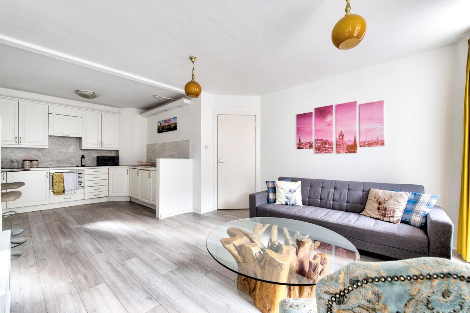 Appartamento Guestready - Bright & Airy 1Br Flat In Center Edimburgo Esterno foto