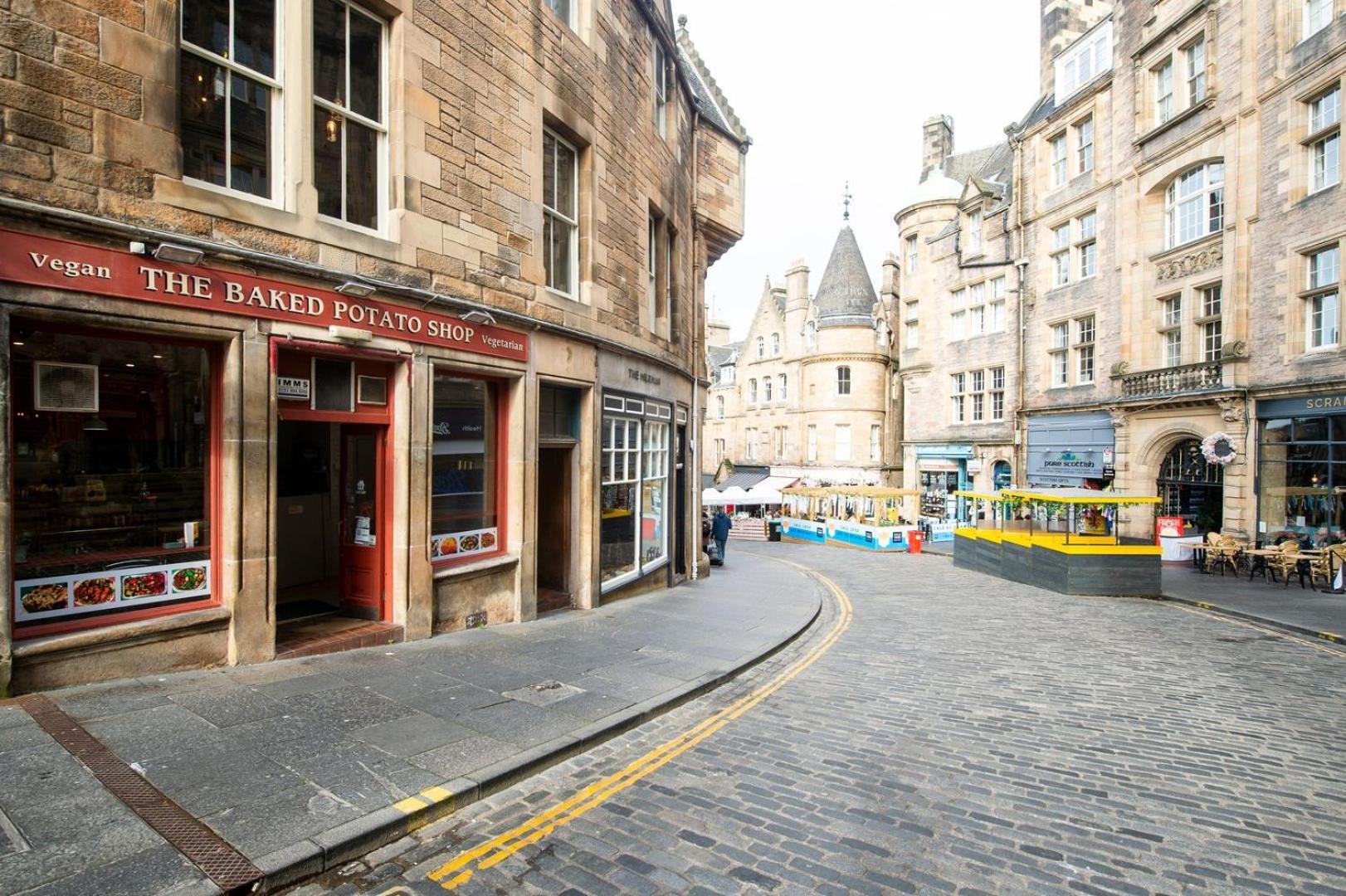 Appartamento Guestready - Bright & Airy 1Br Flat In Center Edimburgo Esterno foto
