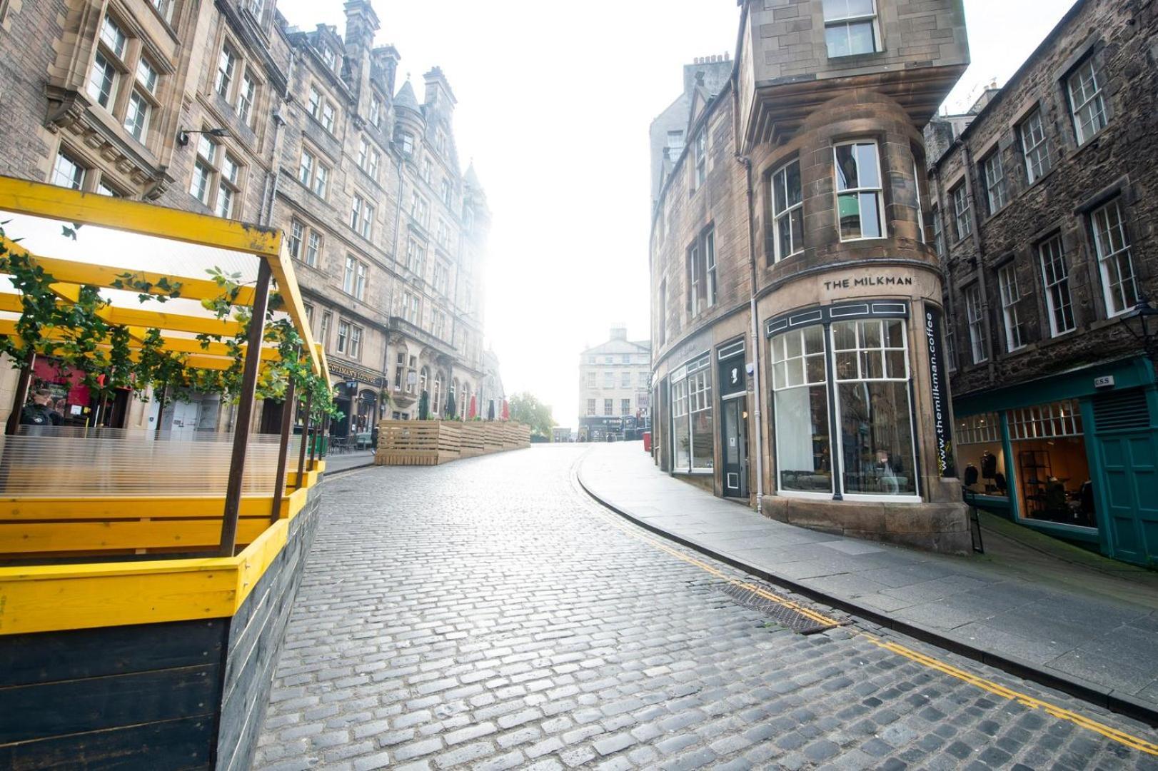 Appartamento Guestready - Bright & Airy 1Br Flat In Center Edimburgo Esterno foto